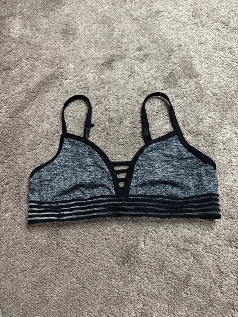 Victoria’s Secret PINK Gray Black Sports Bra Ultimate Lightly Lined SIZE M